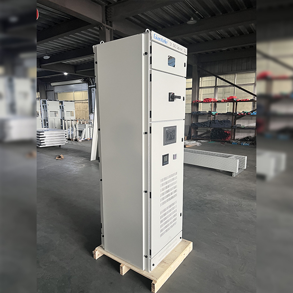 Où doit être placée la batterie de condensateurs ?
